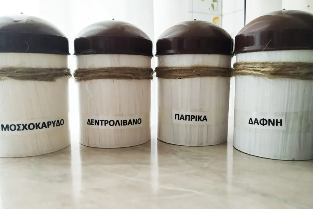 Δώσε άλλον αέρα στα δοχεία μπαχαρικών σου Δοχεία μπαχαρικών
