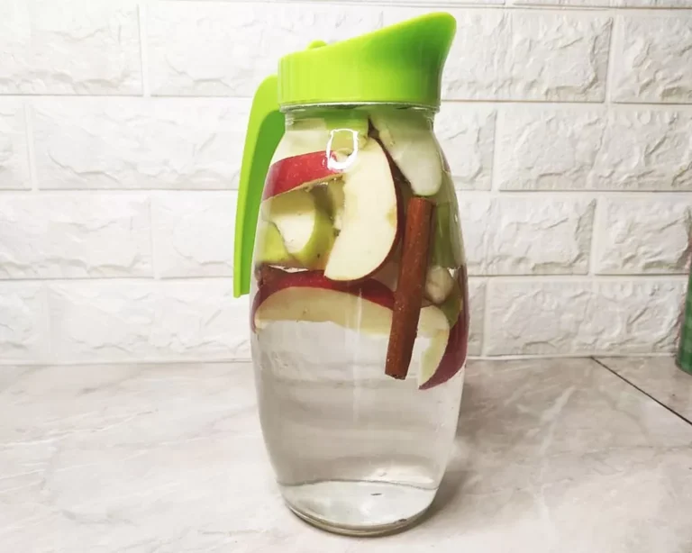 detox water apple cinnamon